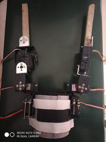 Supernumerary robotic fingers assisting a user